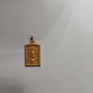 Gold Pendant Necklace